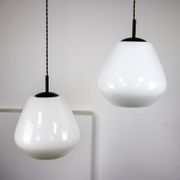 Suspension danoise en verre opalin du milieu du siècle