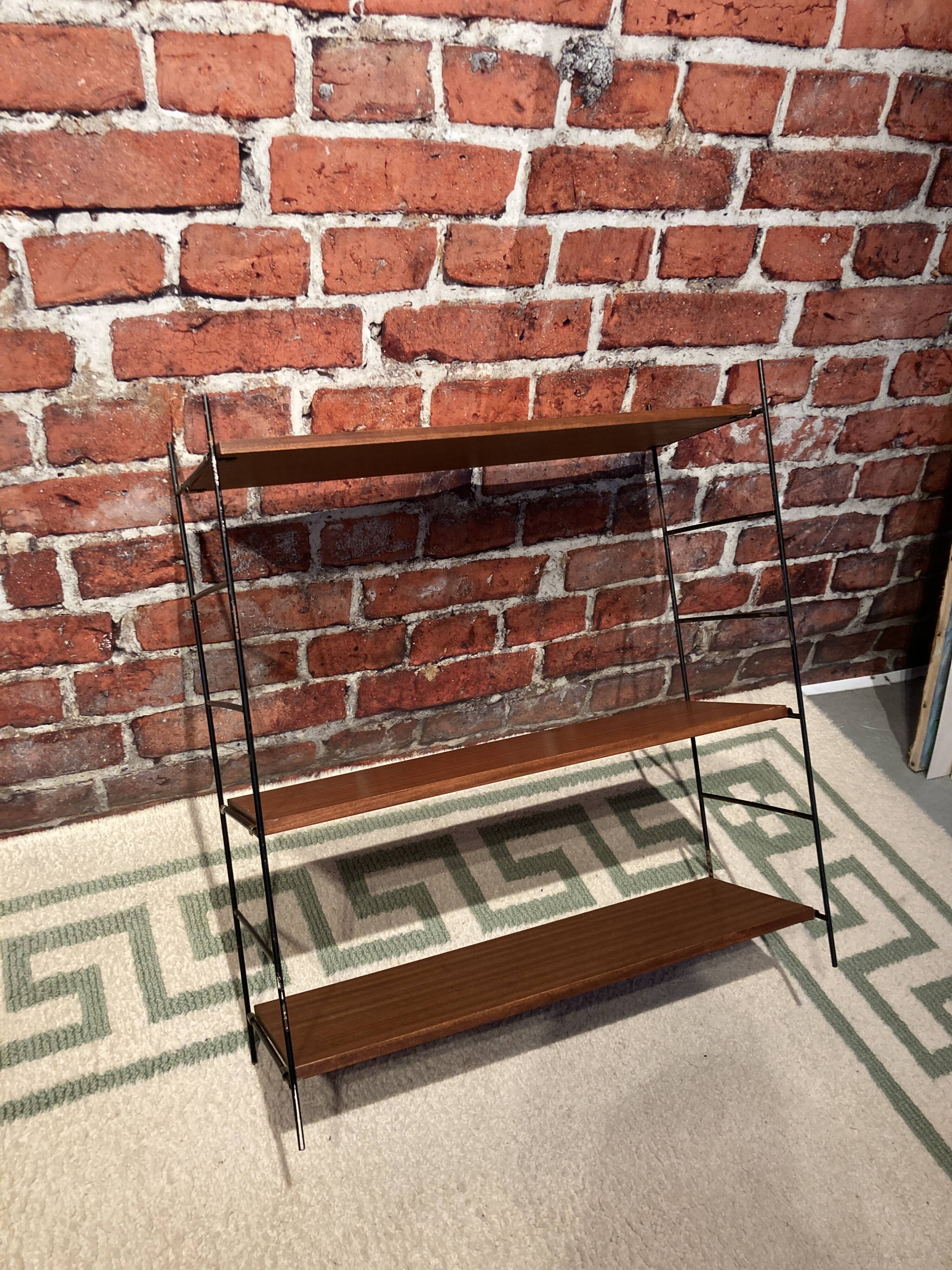 Etagère modulable avec trois étagères