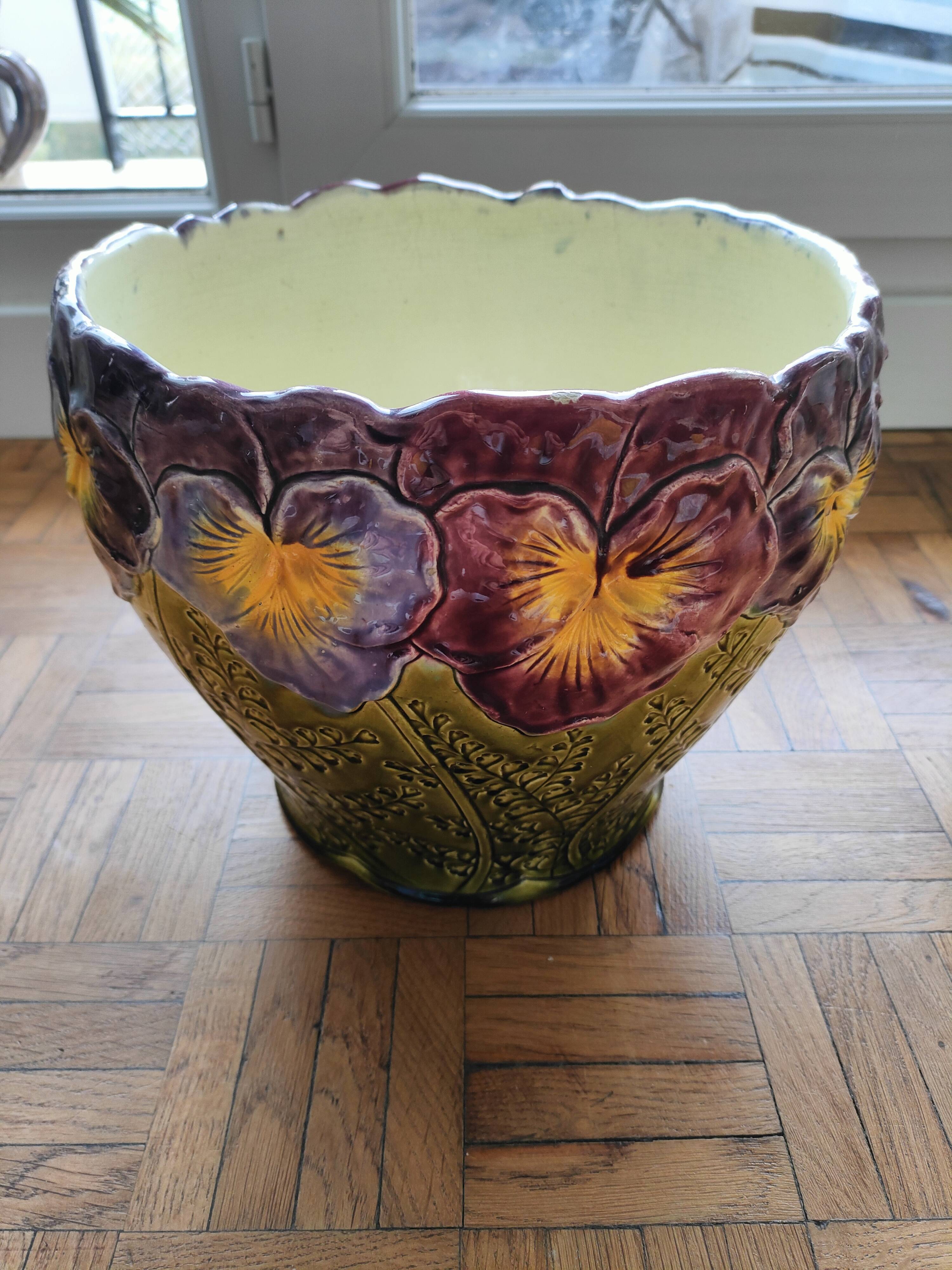 Barbotine pot cover