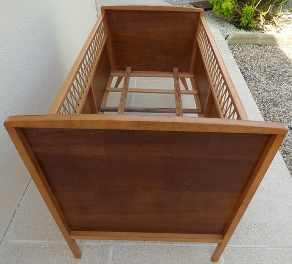 Art Deco baby with its wooden compass feet