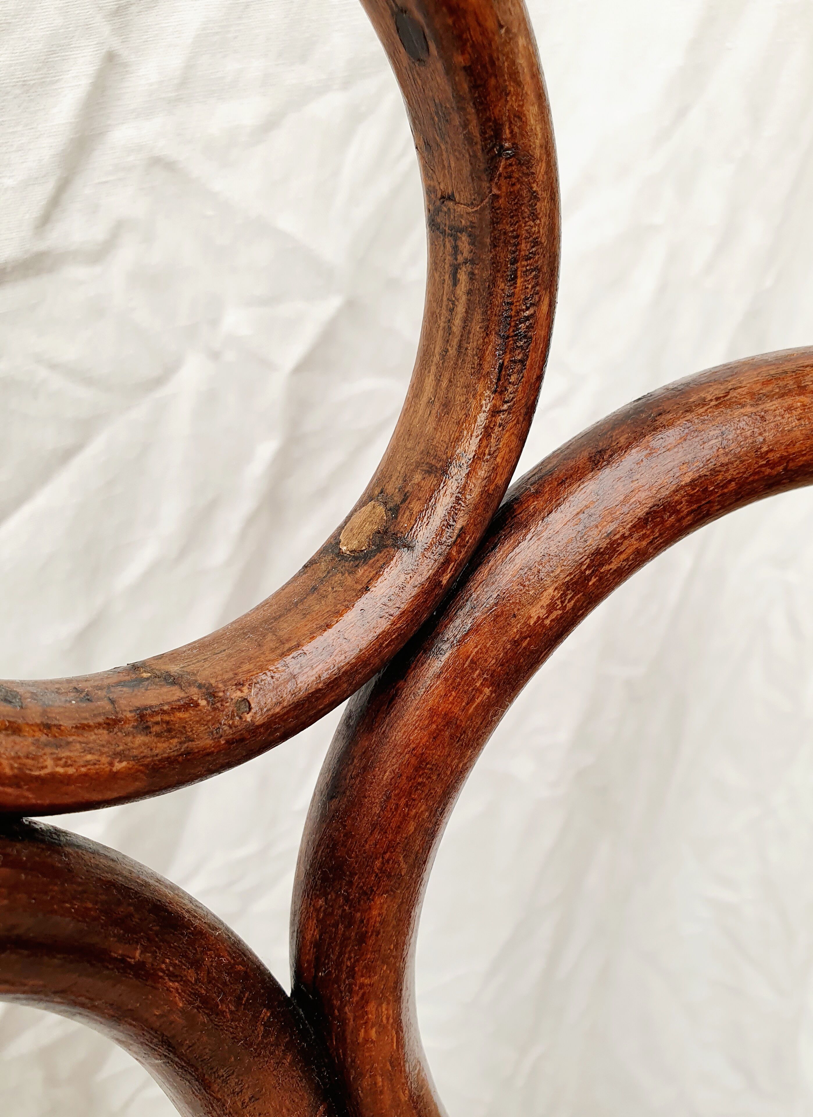 Paire de chaises cannées J&J Kohn  n°36