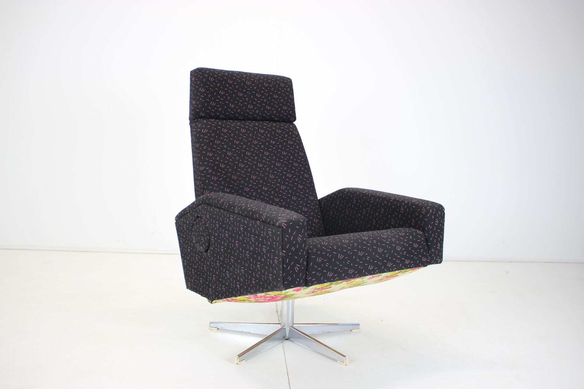 Mid-century adjustable relax armchair, 1970's.