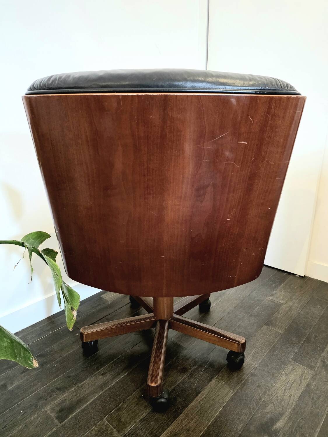 Kiruna executive chair by Luigi Vaghi (1975) – Black leather and tec