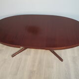 Baumann oval table