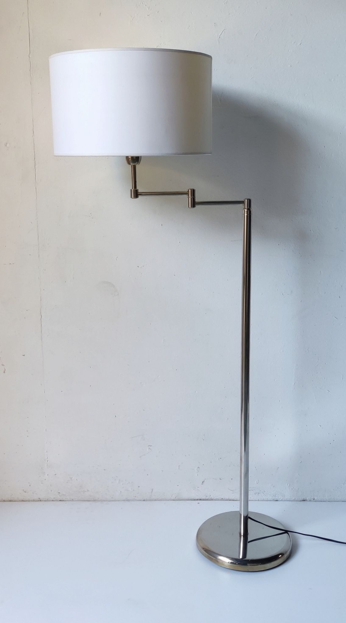 Articulated reading floor lamp from the 80s