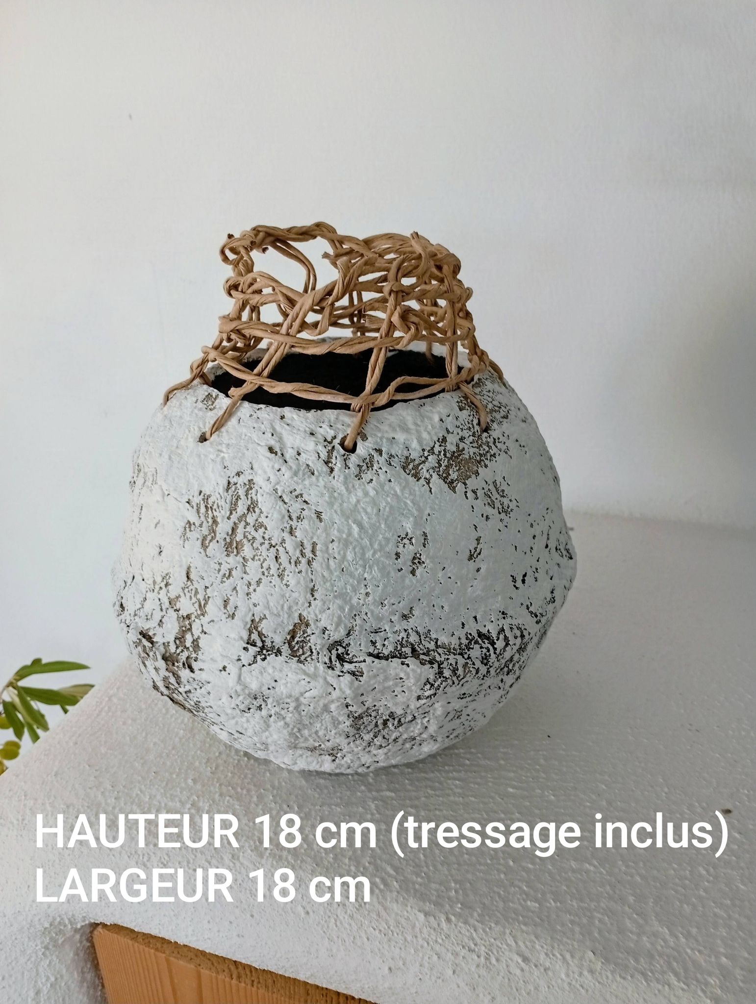 Vase sculptural effet pierre. Wabi sabi. Bohème