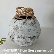 Vase sculptural effet pierre. Wabi sabi. Bohème
