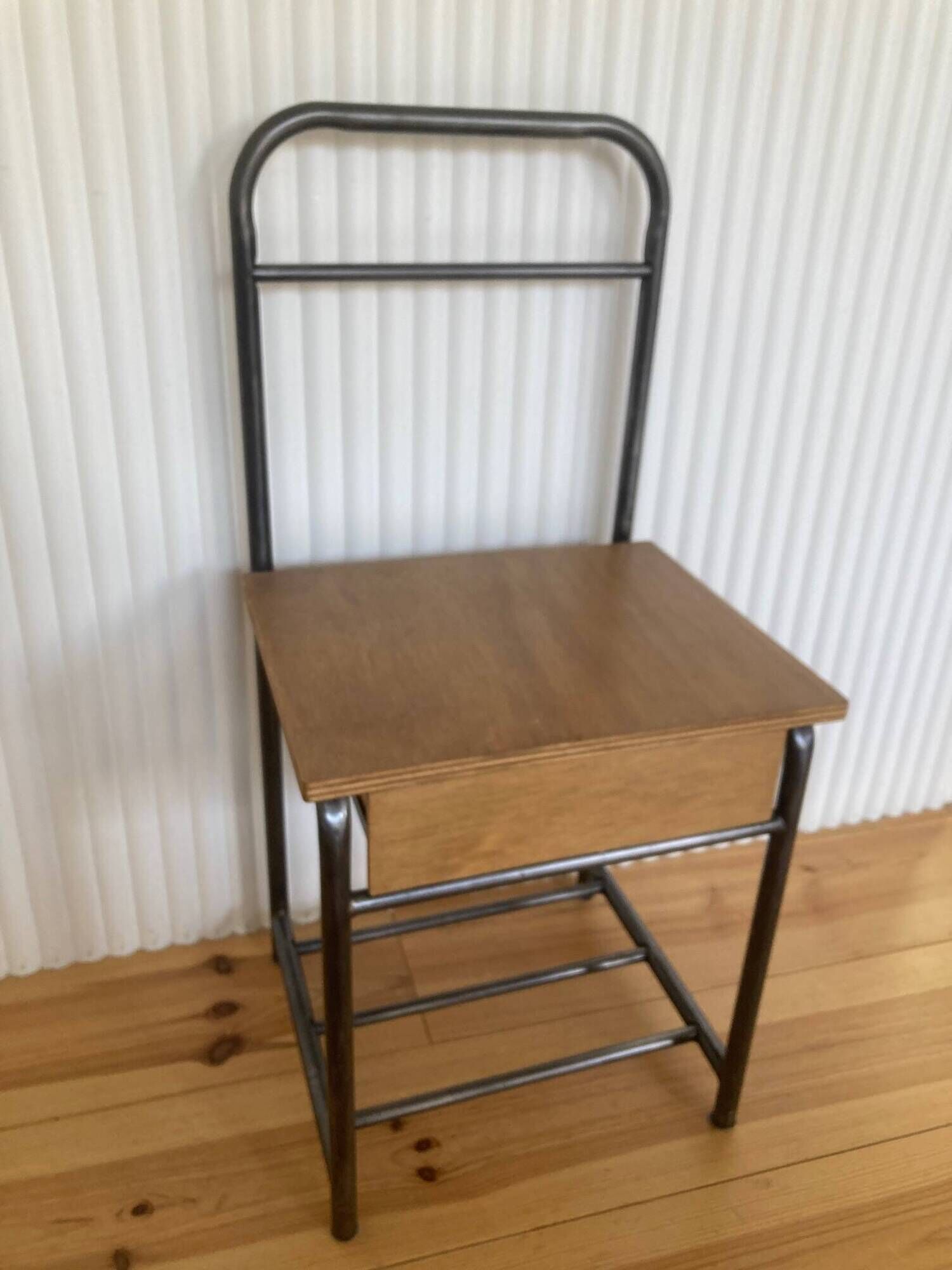 Table de chevet d'internat, de pensionnat