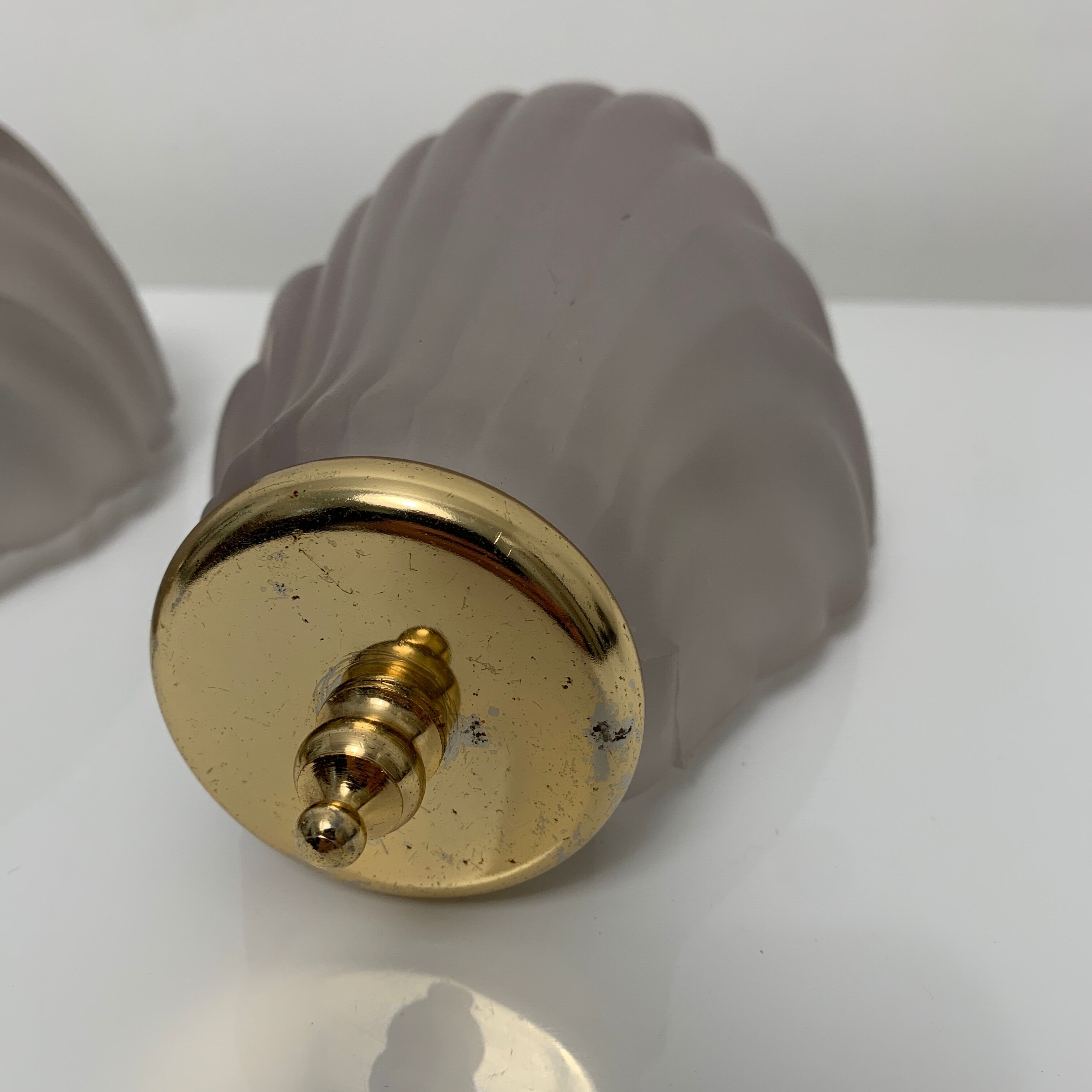 Pair of sconces decorated with vintage shells