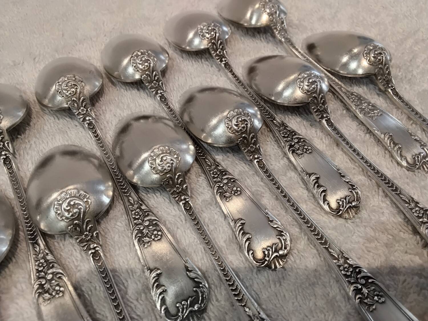 11 silver-plated metal teaspoons, Boulenger LXV scales