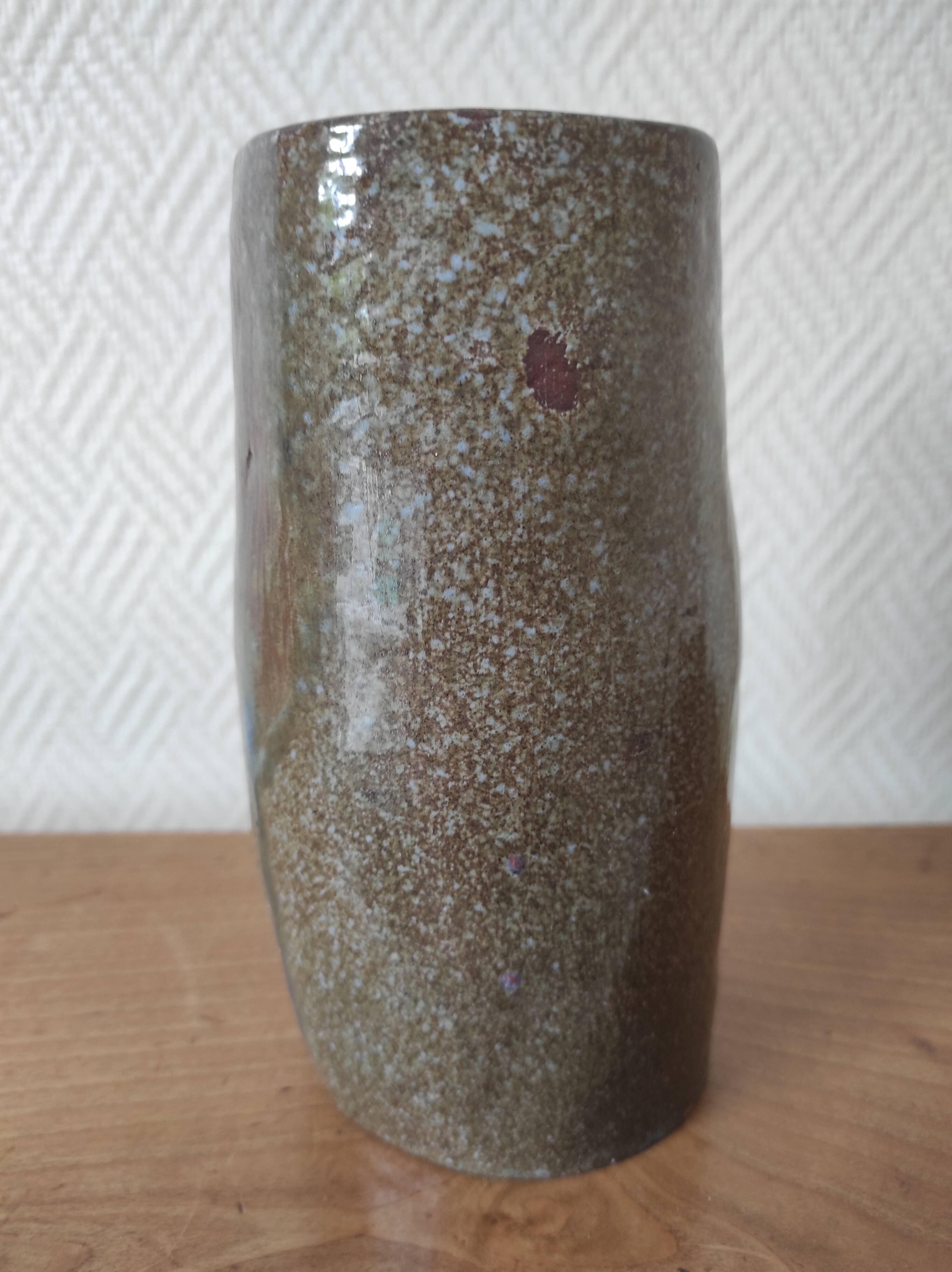Vase artisanal signé,en terre vernissée