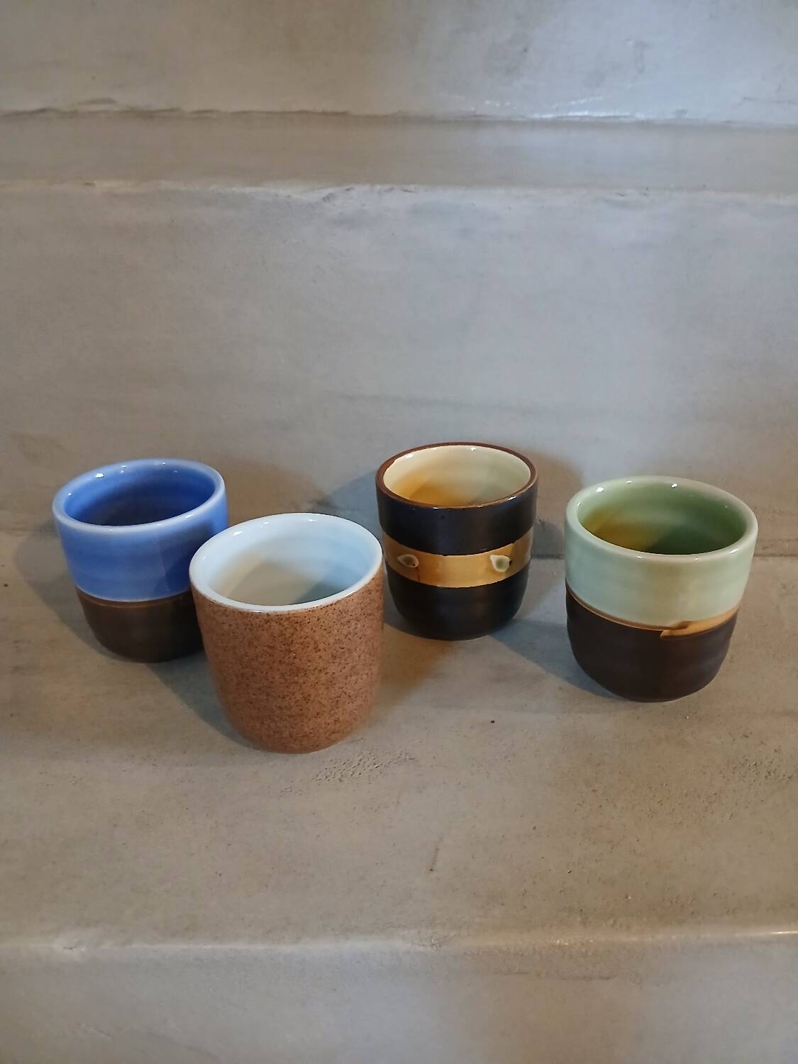 4 stoneware coffee cups