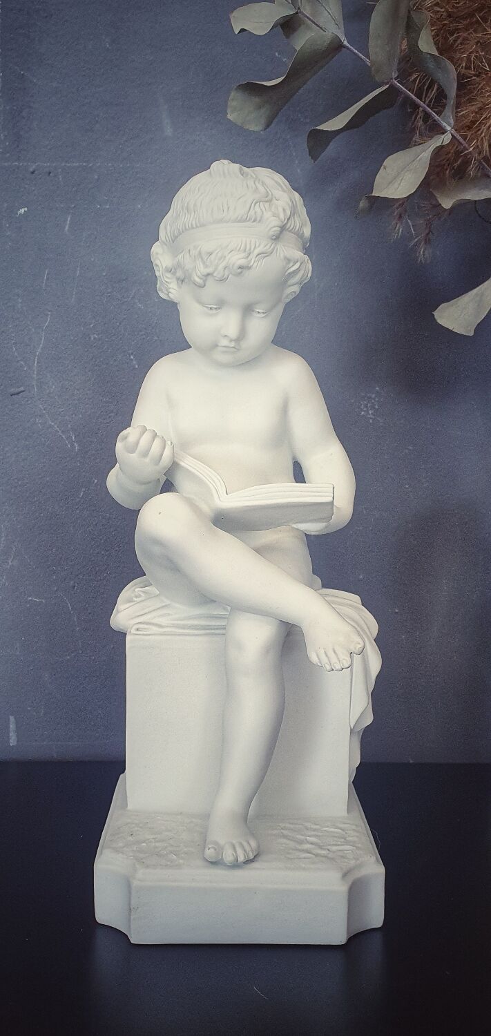 Sculpture of the child under study