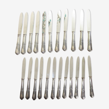 23 silver metal knives