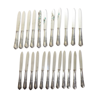 23 silver metal knives