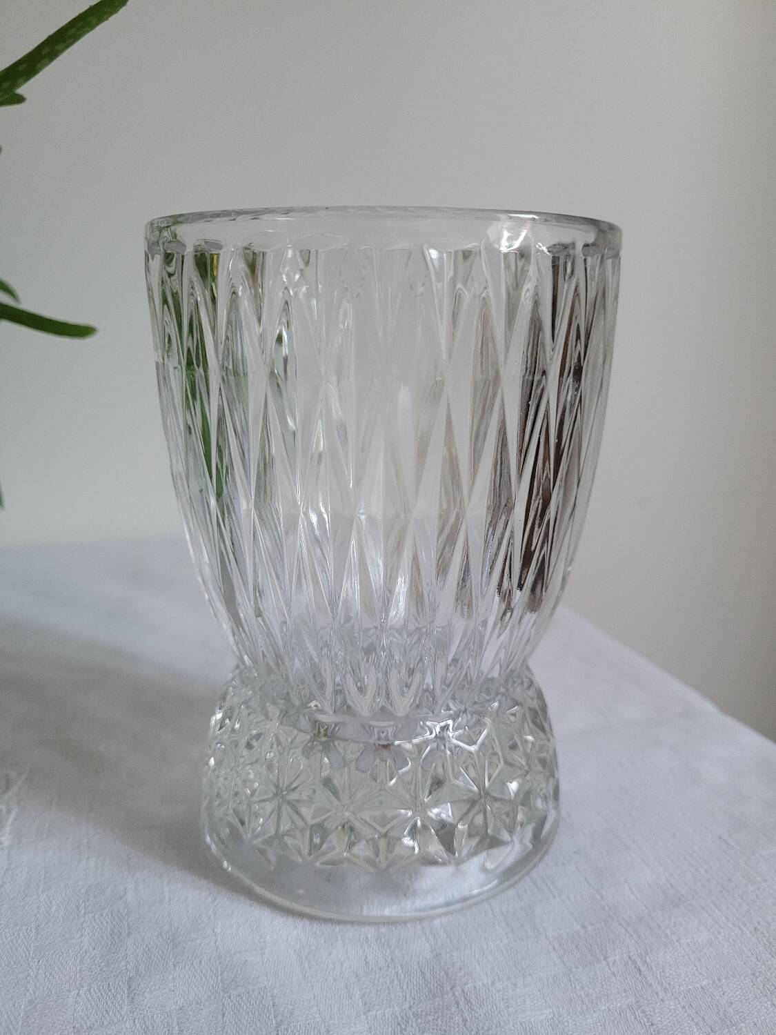 Vase en verre moulé plis origami