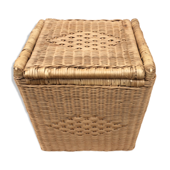 Trunk rattan with porcelain handles