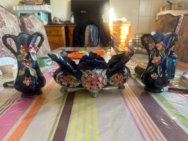 Jardinière et ses 2 vases