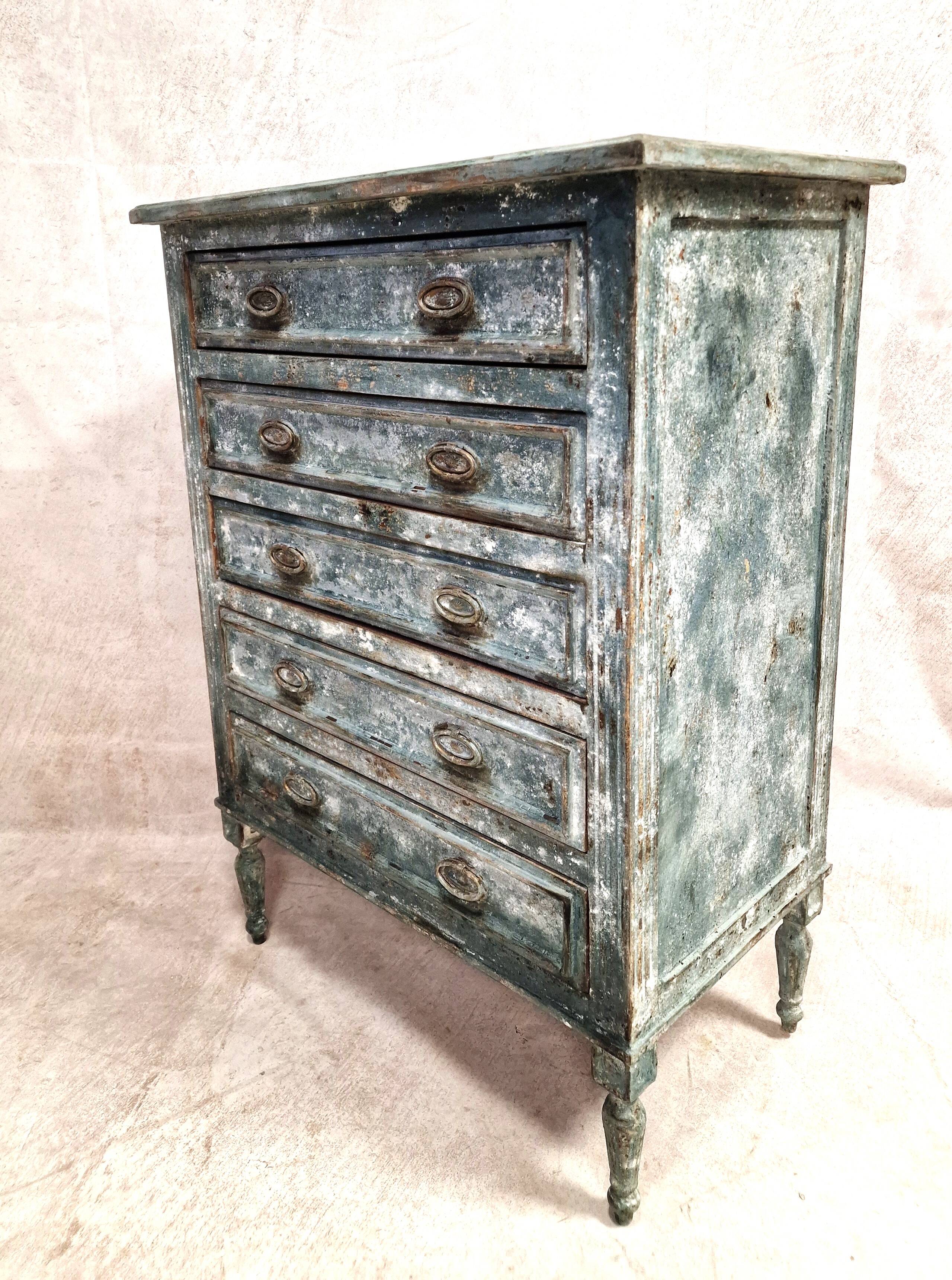 Small patinated chest of drawers