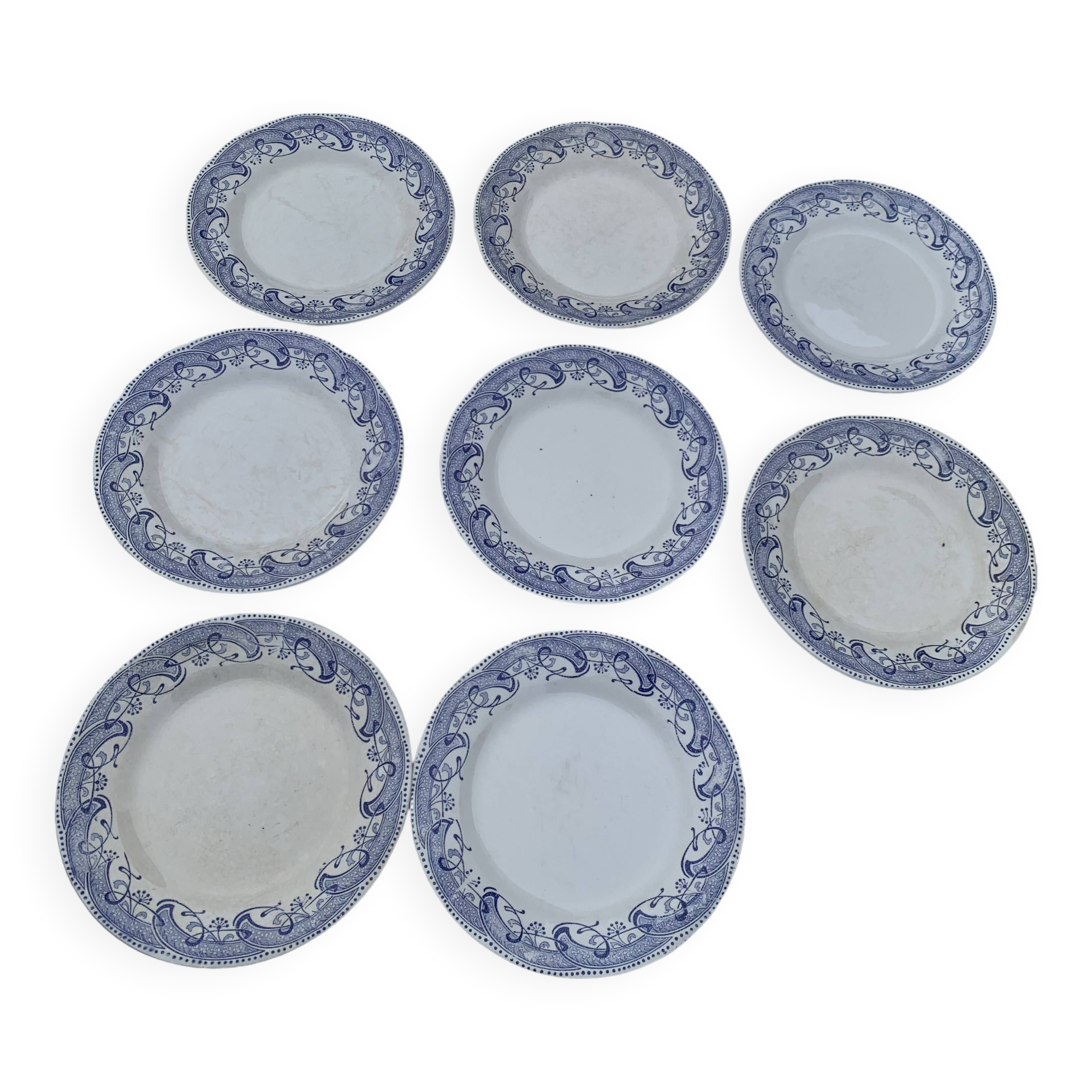 8 petites assiettes en faience terre de fer creil et montereau modele moscou, decor bleu anciennes