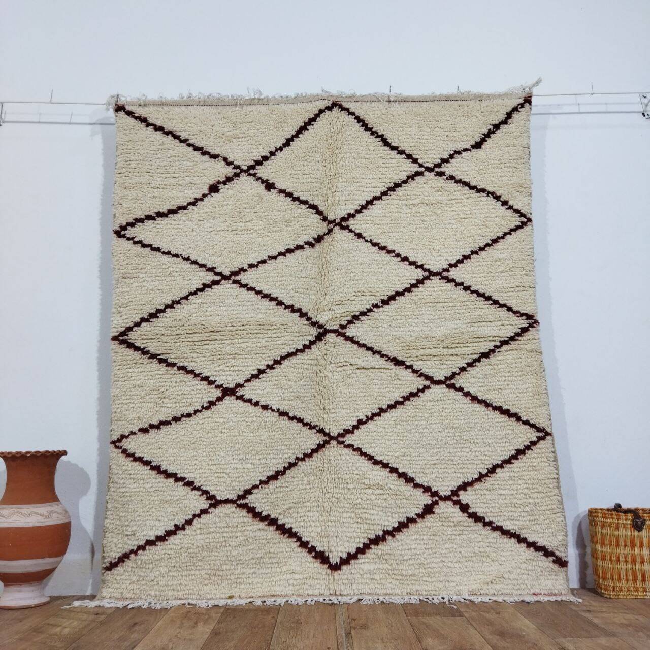 Handmade moroccan berber rug 176 x 152 cm