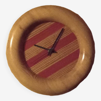 Horloge en pin annees 80