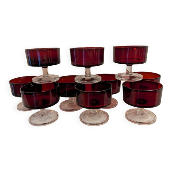 10 coupes en verre rubis, années 1970