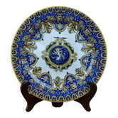 Assiette XIXème en faïence de Gien style renaissance italienne