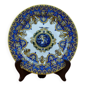 19th-century Gien earthenware plate in the Italian Renaissance style