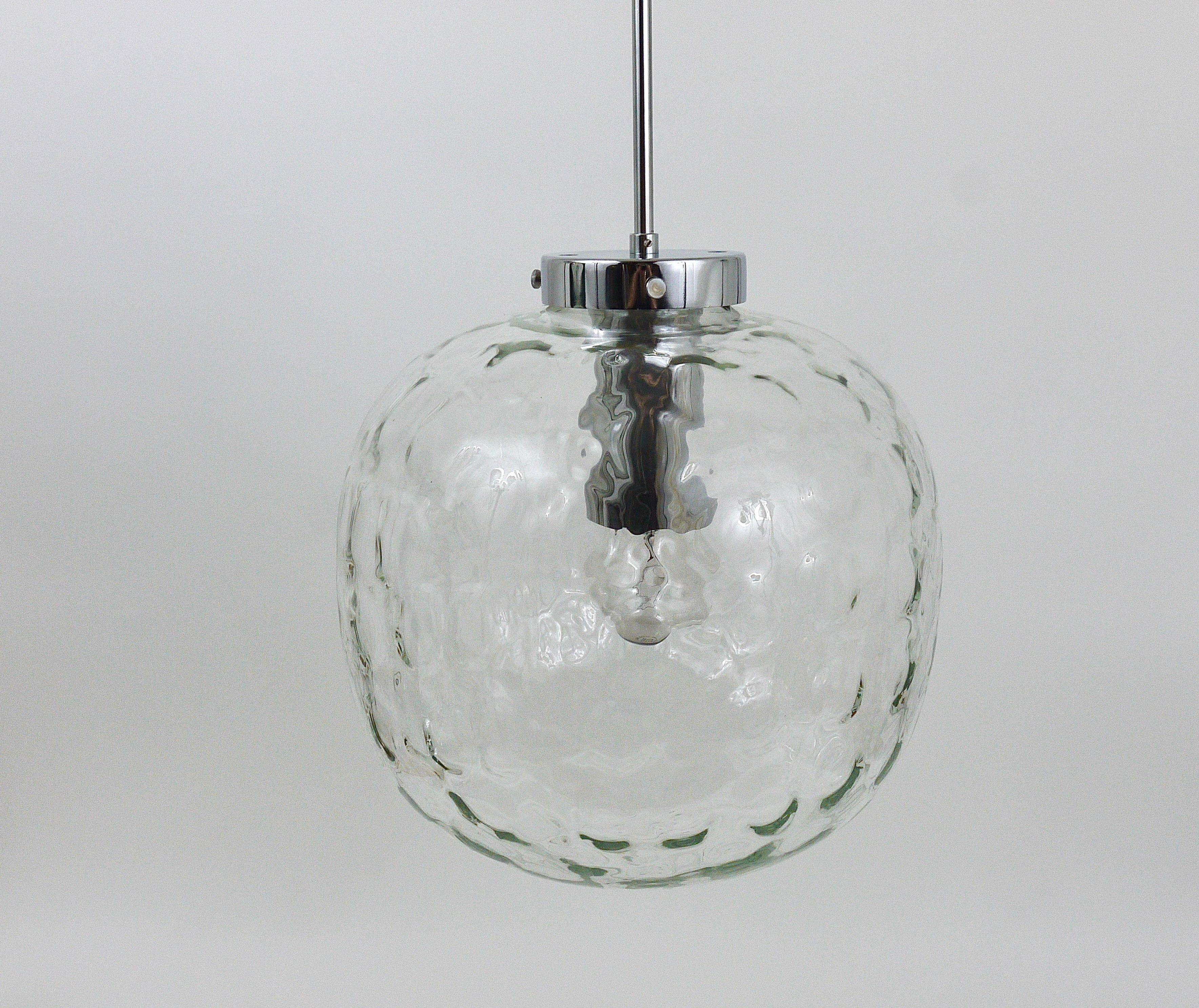 Grande lampe suspension globe en verre à bulles Limburg & chrome, Allemagne, années 1970