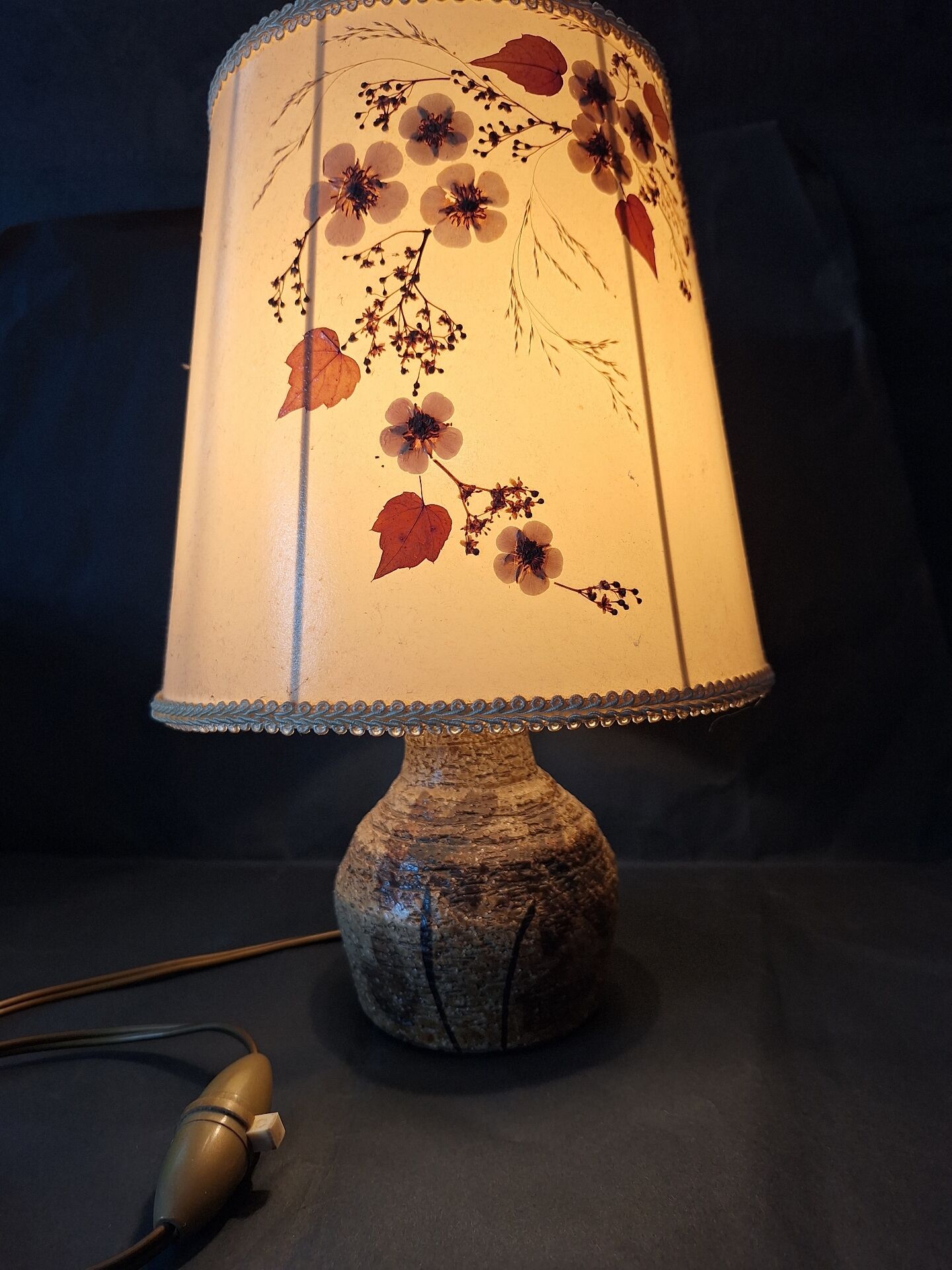 Lampe en grès et fleurs séchées atelier " Le Trident " Vallauris