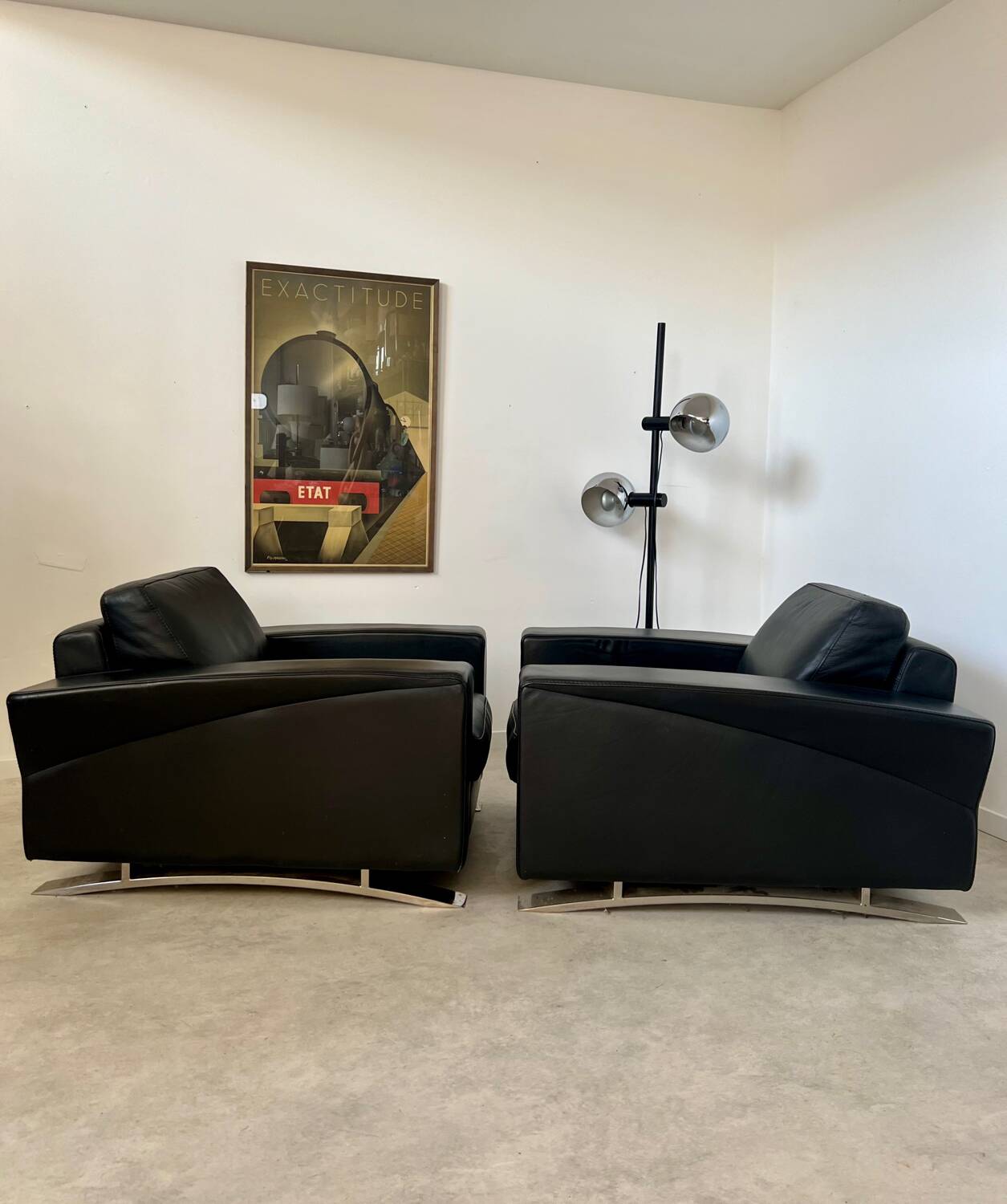 Lot 2 roche bobois designer leather armchairs 80s vintage custom aviator shape