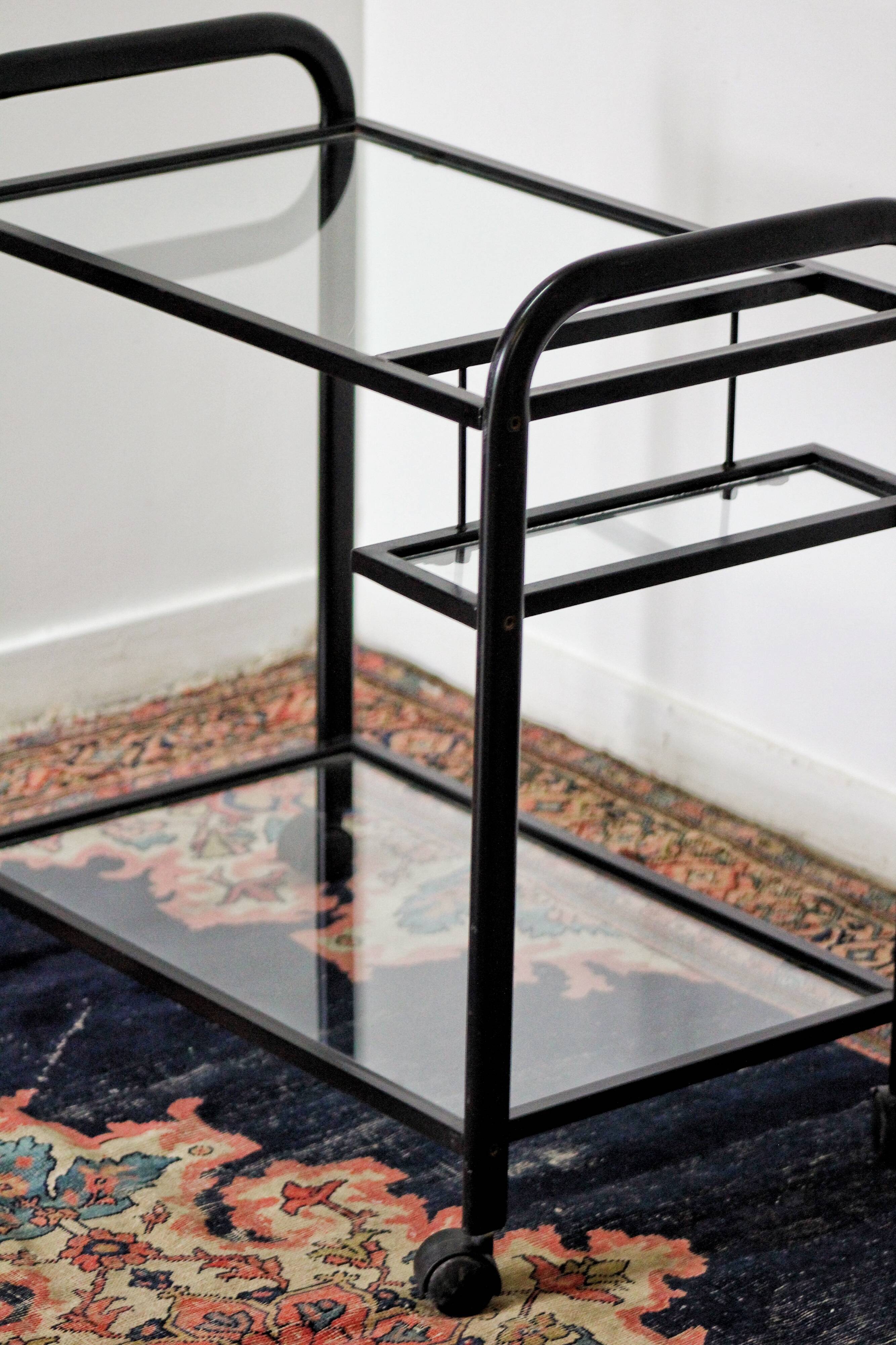 Black metal rolling dessert