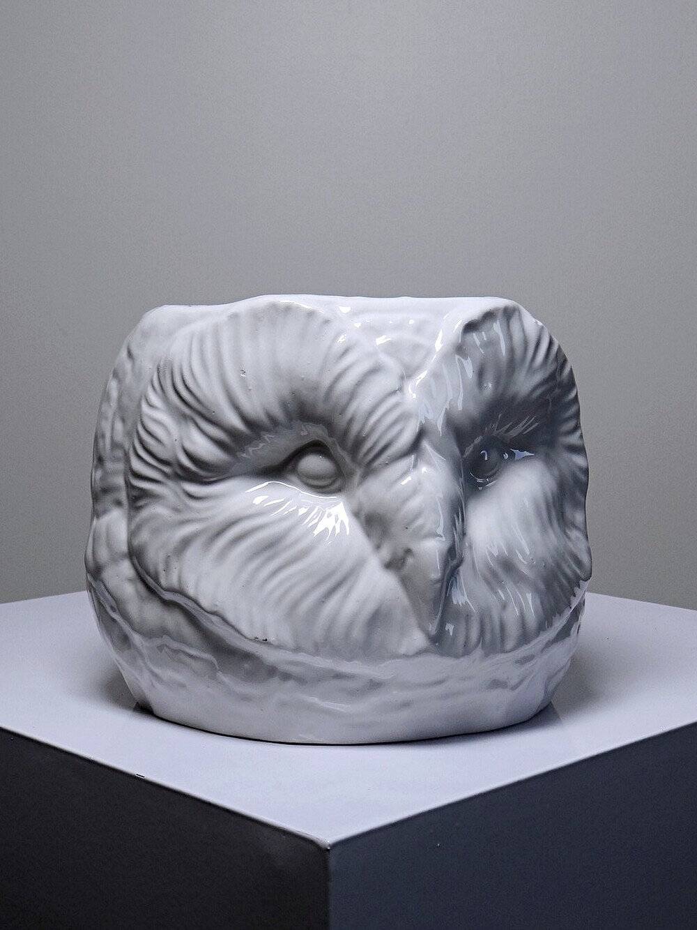 Large owl head cache-pot in vintage Italian white faience.
