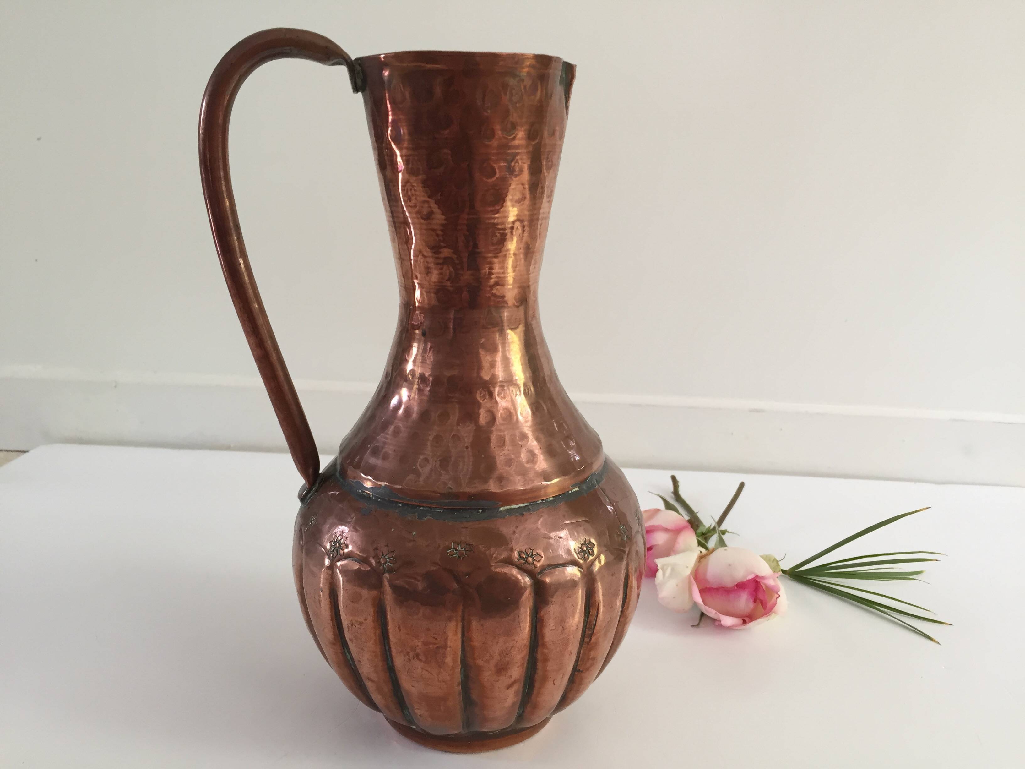 Pitcher-shaped vase in hammered copper