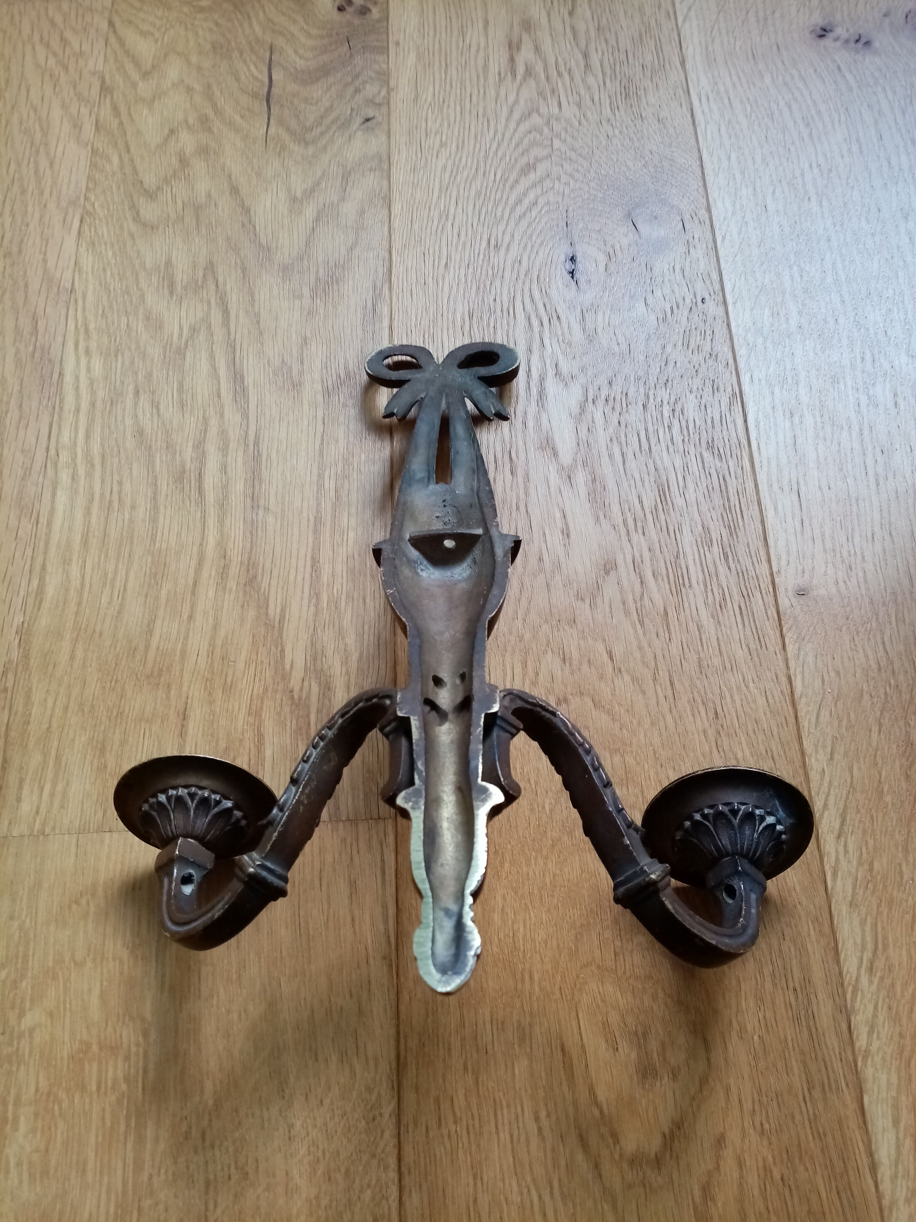 Patinated bronze wall lamp in louis XVI ribbon style