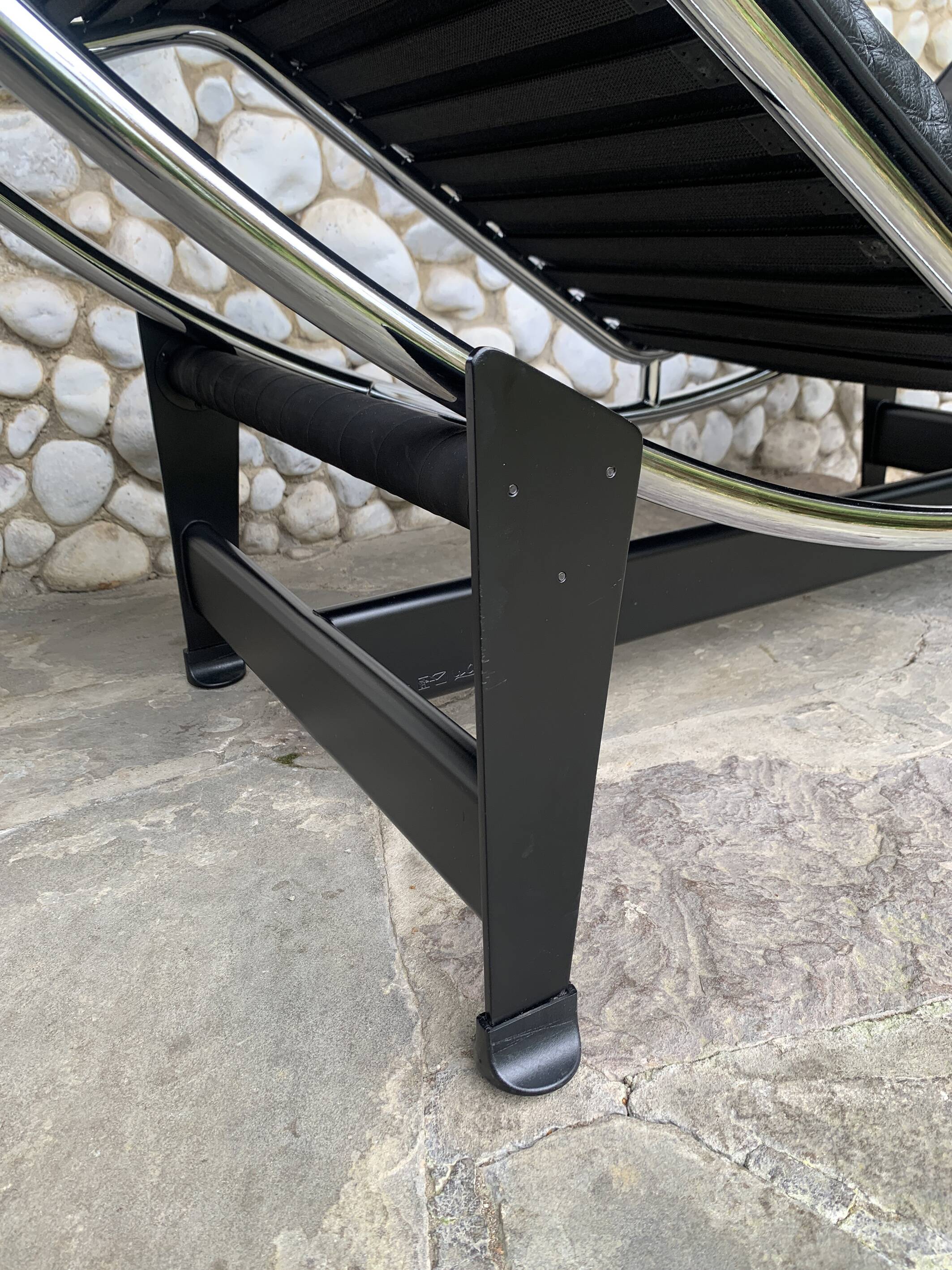 LC4 Cassina Chaise Lounge Vintage Black Leather, Perriand, Le Corbusier and Jeanneret