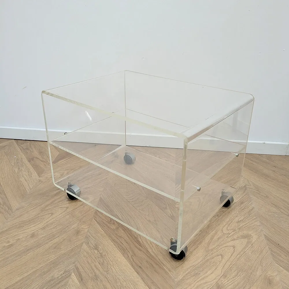 Vintage coffee table in plexiglass from the 1970s.
