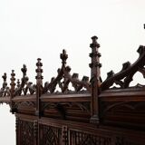 Rare grande armoire néogothique en chêne sculpté à la main du début du XIXe siècle