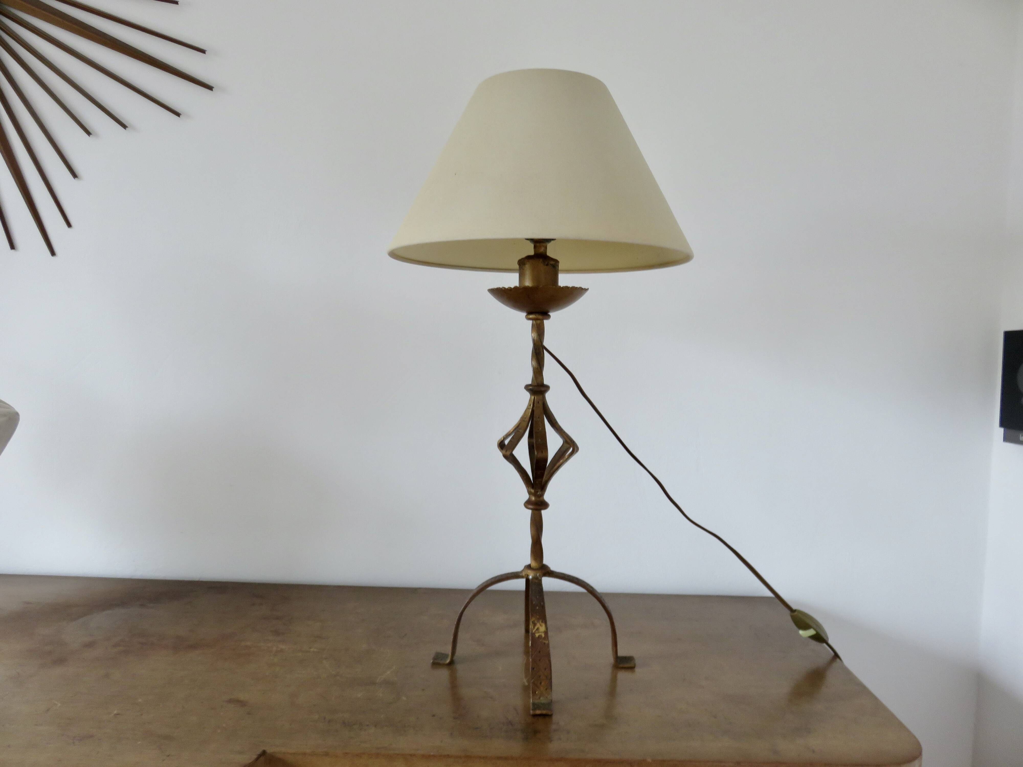 Large "Arts & Crafts" style lamp in beaten iron with a golden patina.