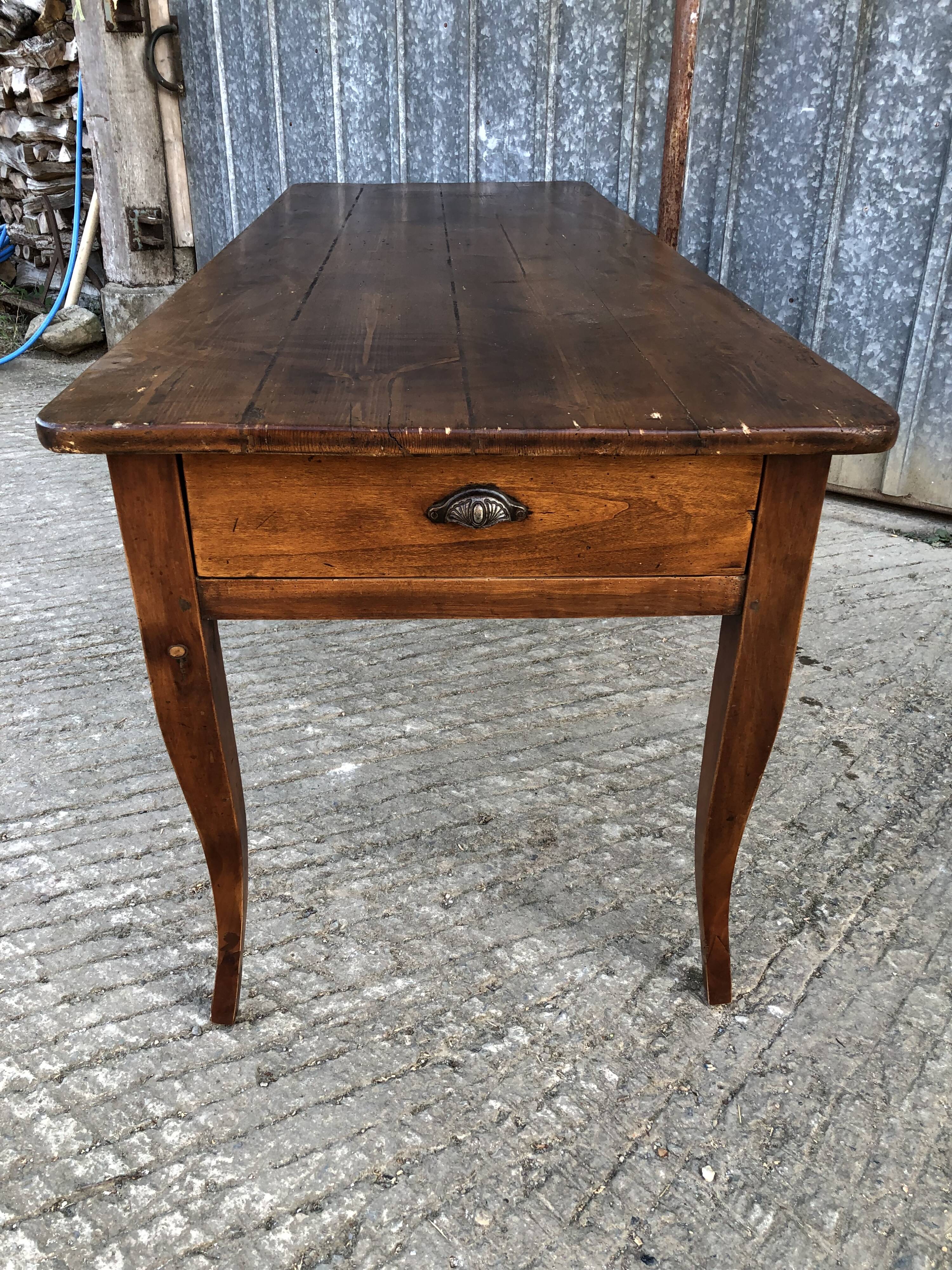 Table de ferme ancienne de style Louis XV avec 2 tiroirs