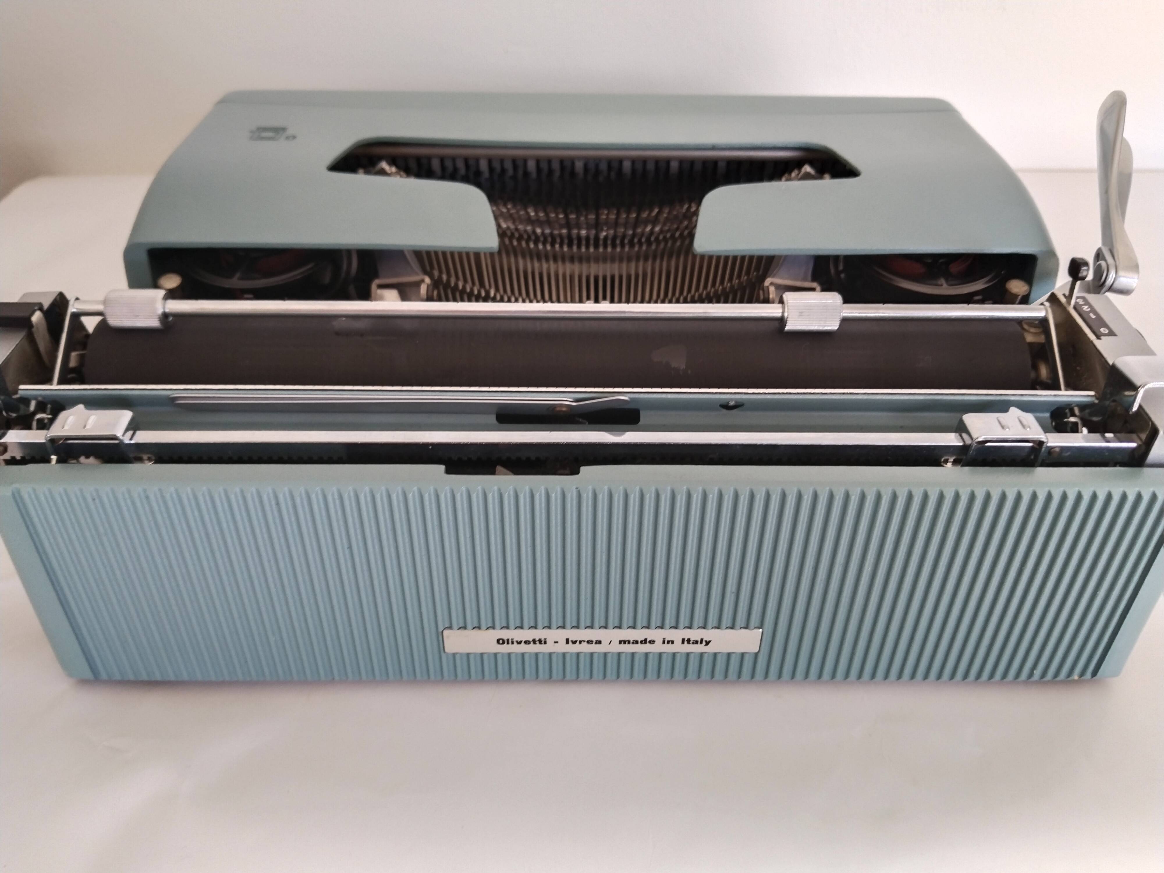 Olivetti Lettera 32 portable typewriter, functional, new ribbon