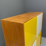 Armoire U-450 en placage de chêne, variante jaune et blanc, Jiří Jiroutek pour Inte