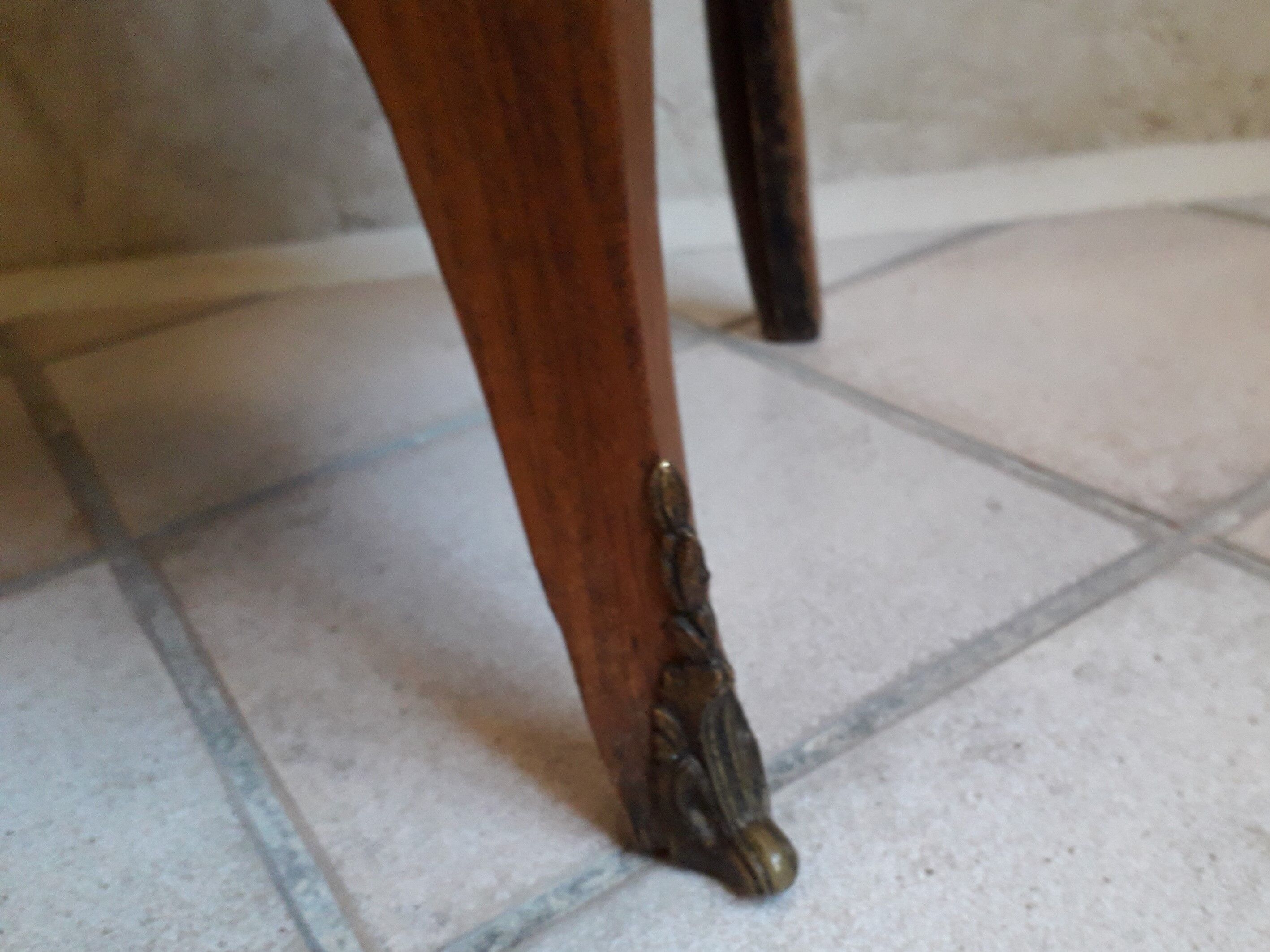 Commode style Louis XVI garnitures en bronze
