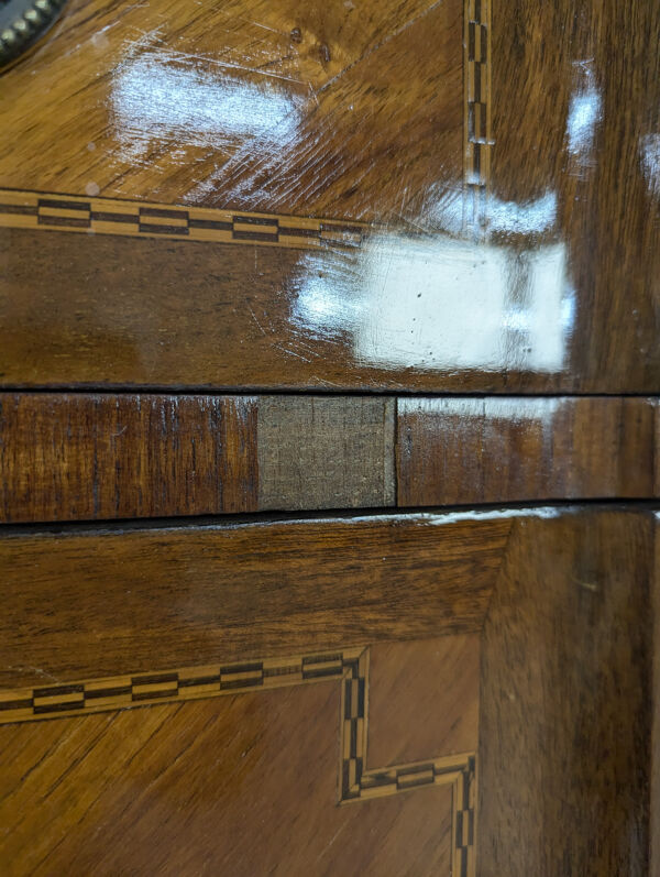 Commode en marqueterie de style transition