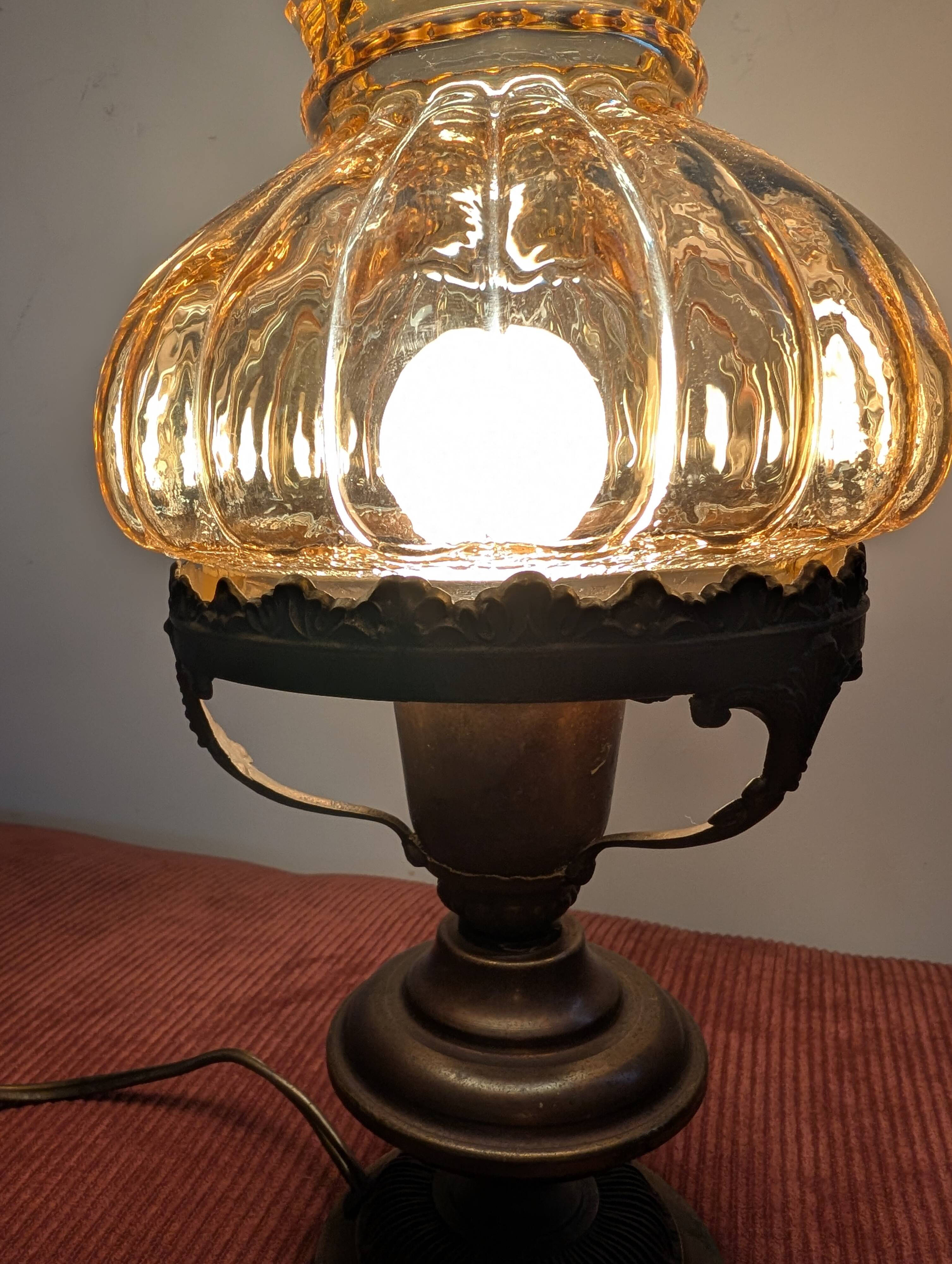 Vintage lamp in brass and amber glass