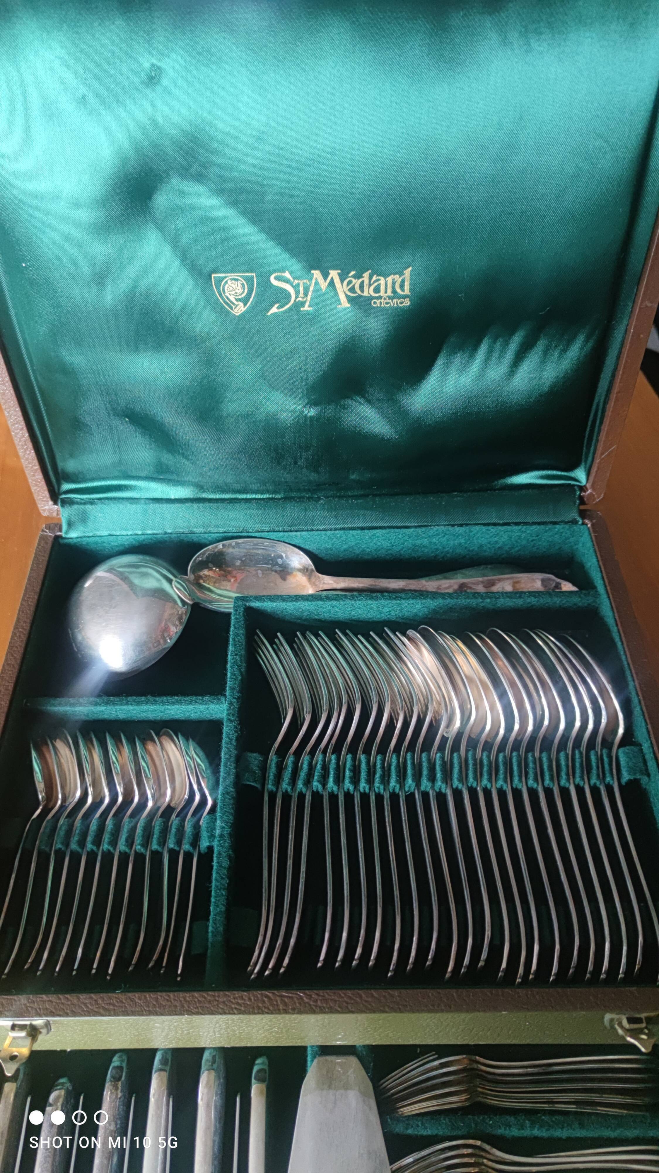 Silver-plated flatware set with its original silver-plated metal box, Maison St Médard silversmiths, circa 1950