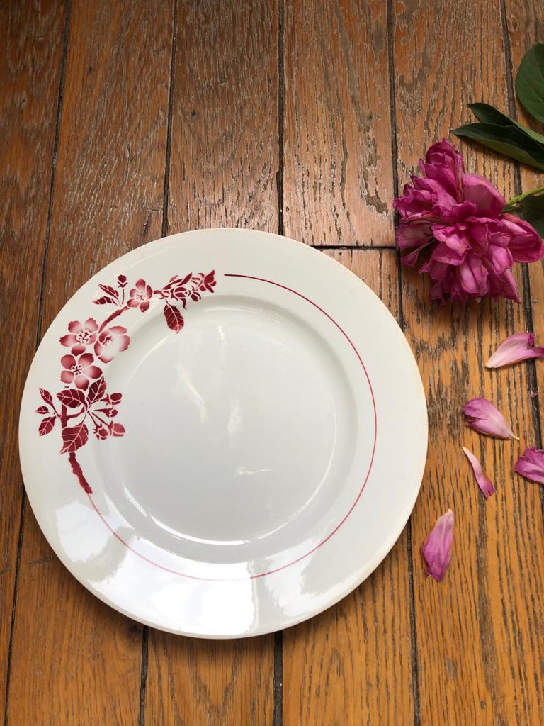 Vintage serving dish 40s, red rosehip flower pattern