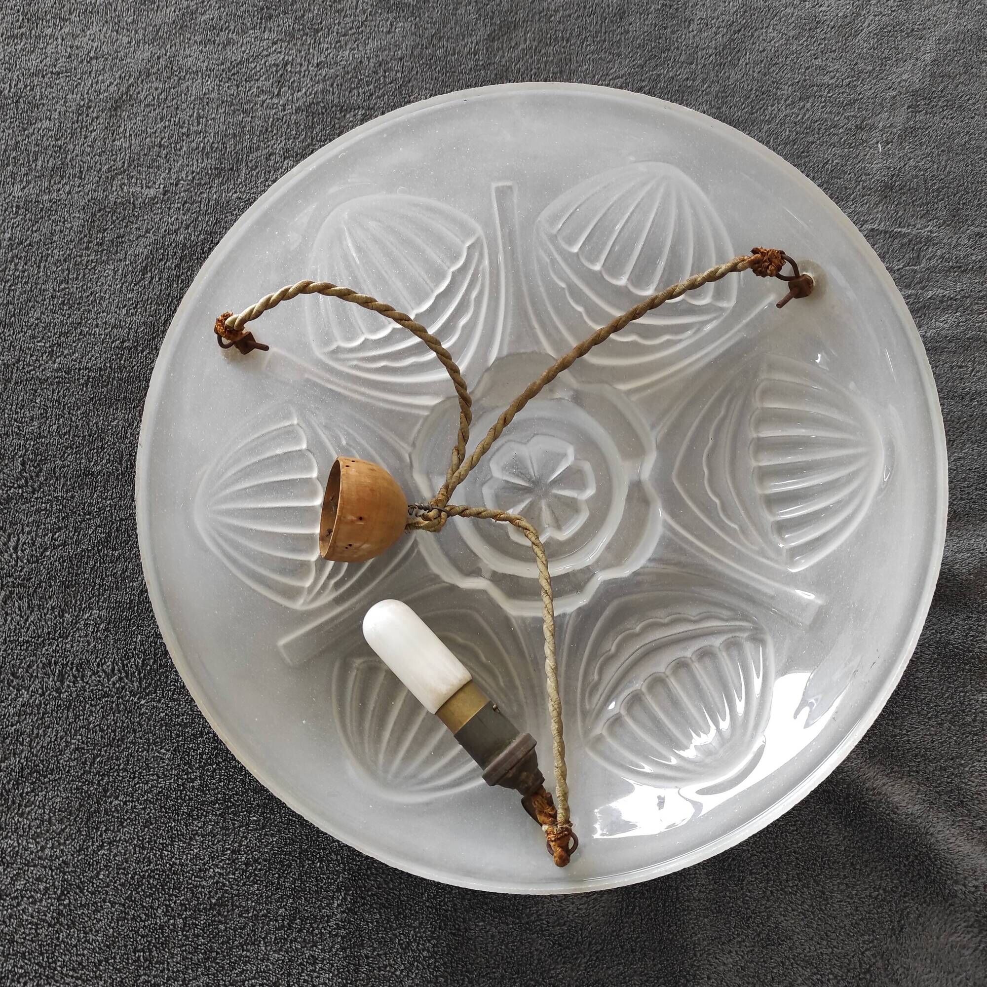 LUSTRE SUSPENSION with BELLE VASQUE in VERRE frosted ART DECO