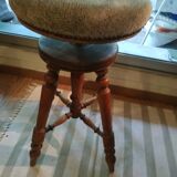 adjustable D Artistes stool